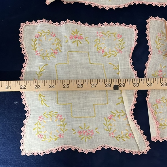 VTG Doily Set - Picture 5 of 6